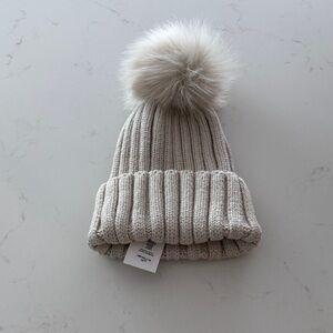 Aritzia Cream Neutral Beanie